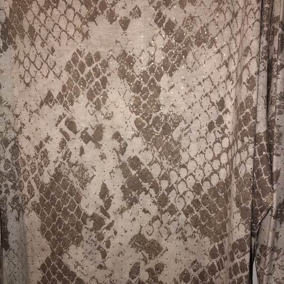 Cold shoulder snake print long sleeve top - Picture 5 of 5